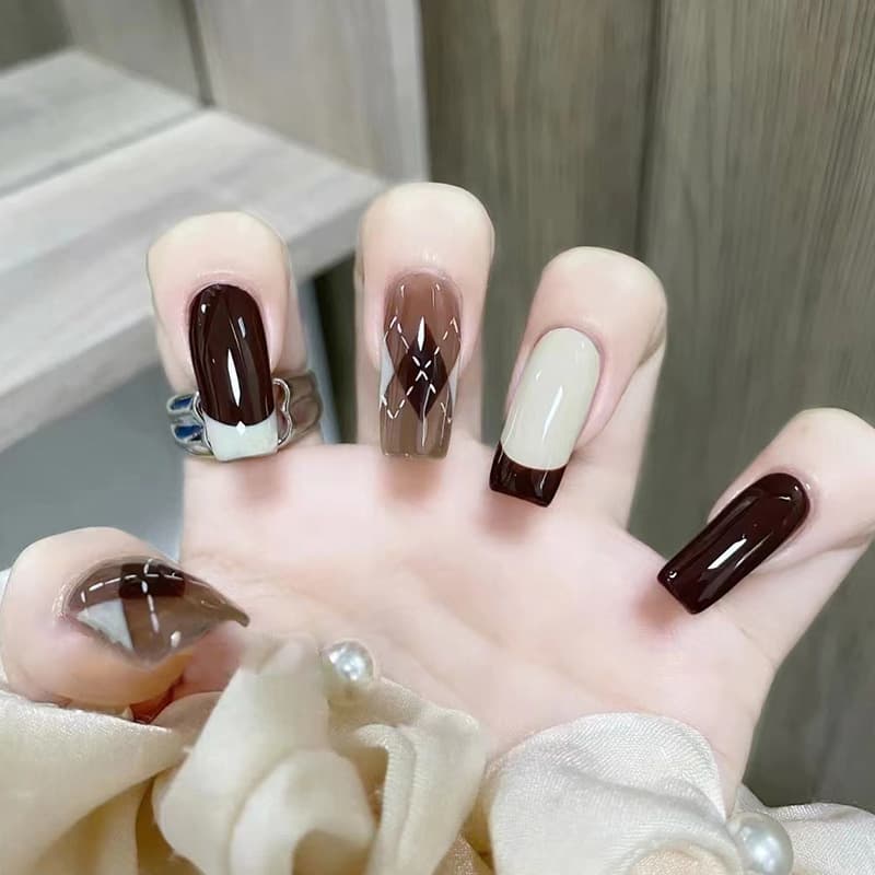Diamond Plaid Classic Press-On Nails by Winails