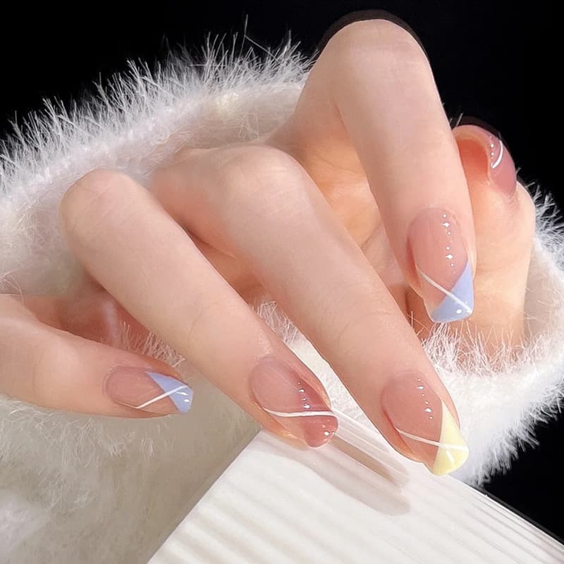 Triangle French Press-On Nails by Winails