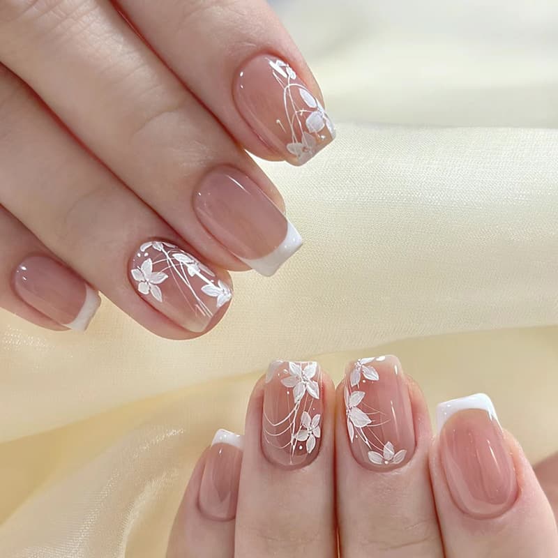 Cute Floral Press-On Nails by Winails