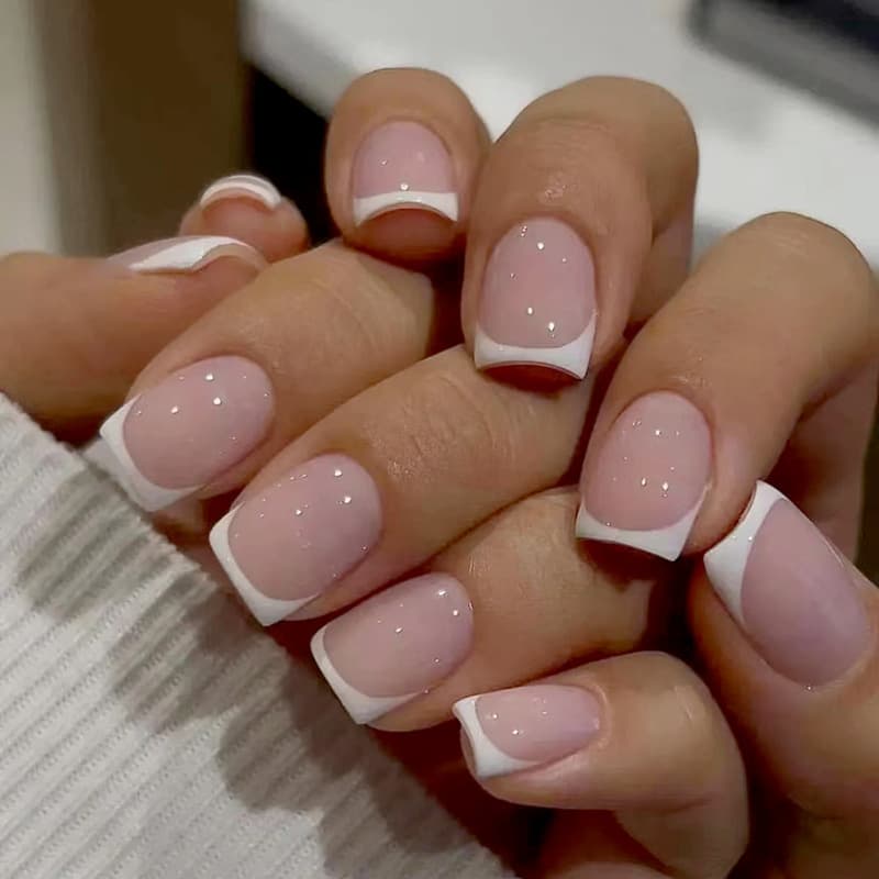 Minimalist French Press-On Nails by Winails